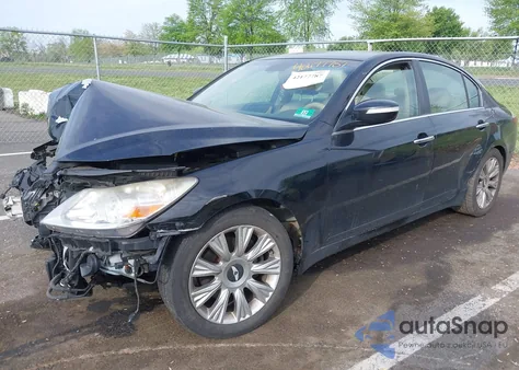 2011 Hyundai Genesis 3.8 z USA, uszkodzony, nr VIN KMHGC4DE2BU130517